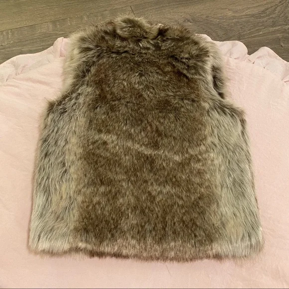 NWT faux fur vest - Picture 5 of 5